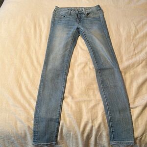 American eagle light wash skinny jeans